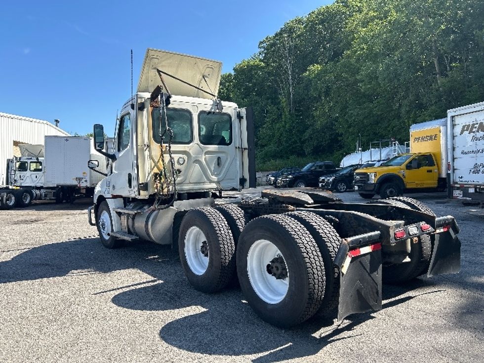 Day Cab Tractor-Heavy Duty Tractors-Freightliner-2021-T12664ST-Auburn-MA-352,297\n\t\tmiles-$ 58,250 - Image 5