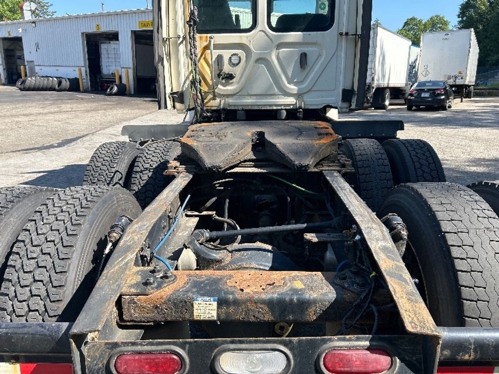 Day Cab Tractor-Heavy Duty Tractors-Freightliner-2021-T12664ST-Auburn-MA-352,297\n\t\tmiles-$ 58,250 - Image 6