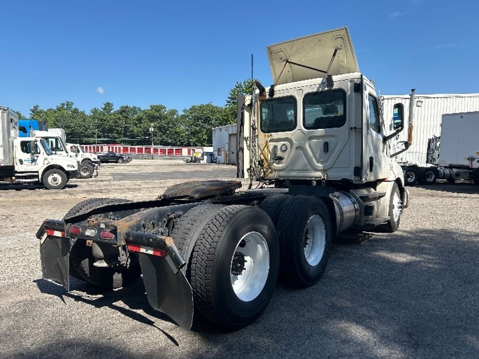 Day Cab Tractor-Heavy Duty Tractors-Freightliner-2021-T12664ST-Auburn-MA-352,297\n\t\tmiles-$ 58,250 - Image 7