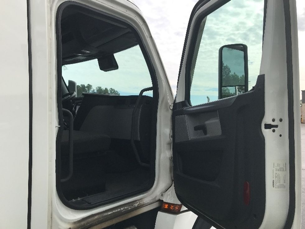 Day Cab Tractor-Heavy Duty Tractors-Freightliner-2021-T12664ST-Augusta-GA-619,272\n\t\tmiles-$ 32,250 - Image 12