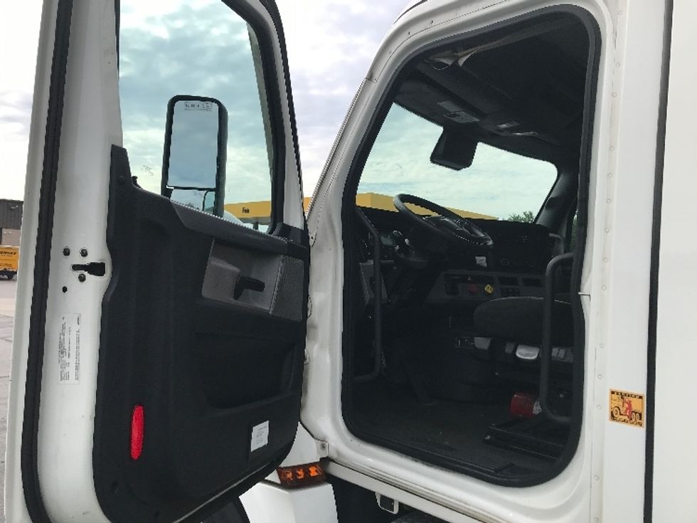 Day Cab Tractor-Heavy Duty Tractors-Freightliner-2021-T12664ST-Augusta-GA-619,272\n\t\tmiles-$ 32,250 - Image 9