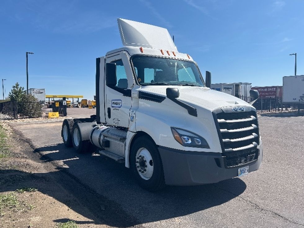 Day Cab Tractor-Heavy Duty Tractors-Freightliner-2021-T12664ST-Aurora-CO-280,203\n\t\tmiles-$ 70,000 - Image 1