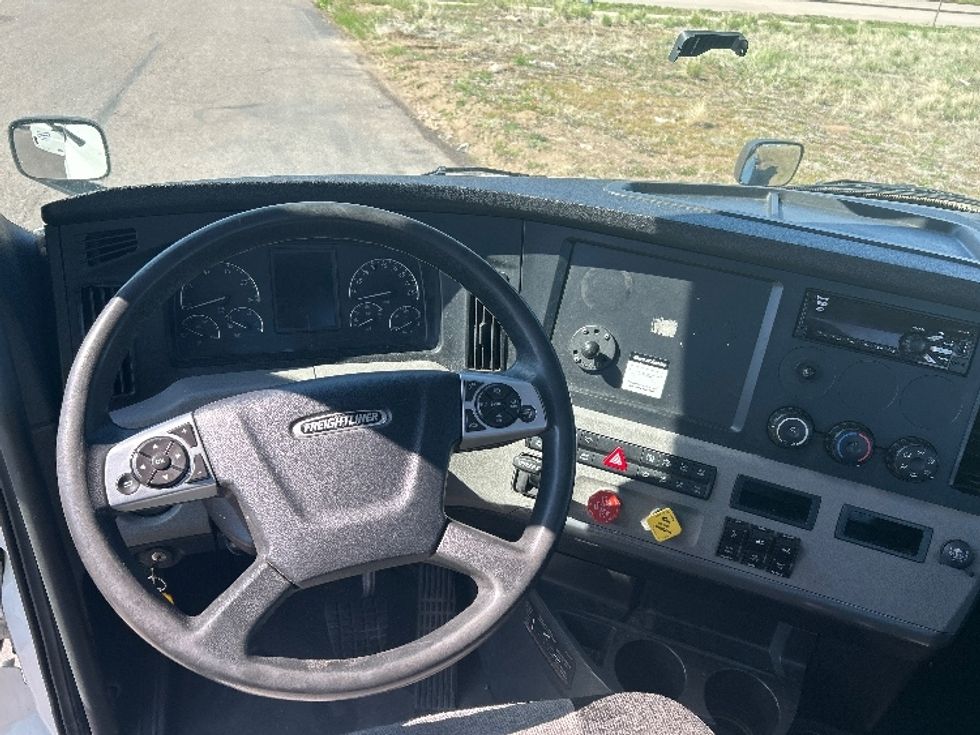 Day Cab Tractor-Heavy Duty Tractors-Freightliner-2021-T12664ST-Aurora-CO-280,203\n\t\tmiles-$ 70,000 - Image 11