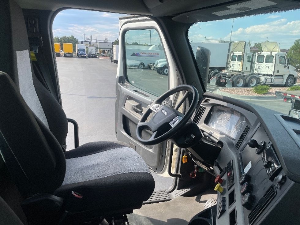 Day Cab Tractor-Heavy Duty Tractors-Freightliner-2021-T12664ST-Aurora-CO-304,797\n\t\tmiles-$ 87,750 - Image 14