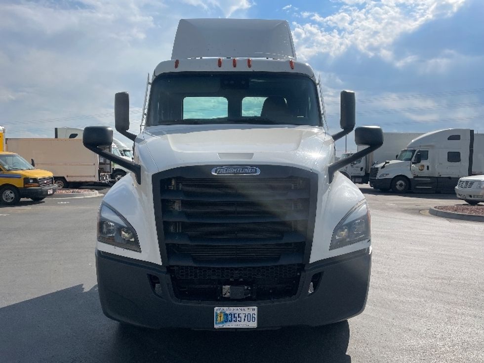 Day Cab Tractor-Heavy Duty Tractors-Freightliner-2021-T12664ST-Aurora-CO-304,797\n\t\tmiles-$ 87,750 - Image 2