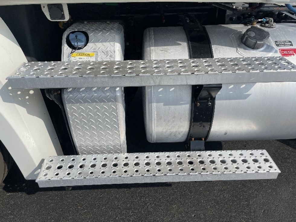 Day Cab Tractor-Heavy Duty Tractors-Freightliner-2021-T12664ST-Aurora-CO-304,797\n\t\tmiles-$ 87,750 - Image 20