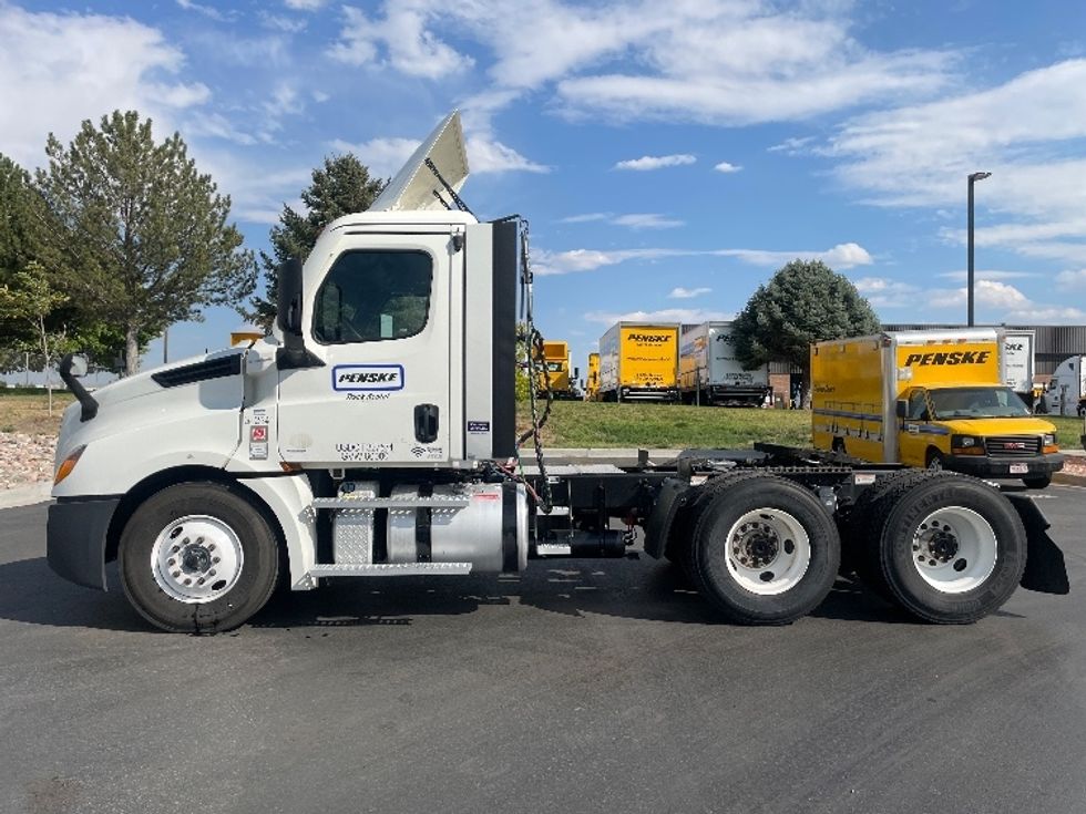 Day Cab Tractor-Heavy Duty Tractors-Freightliner-2021-T12664ST-Aurora-CO-304,797\n\t\tmiles-$ 87,750 - Image 4