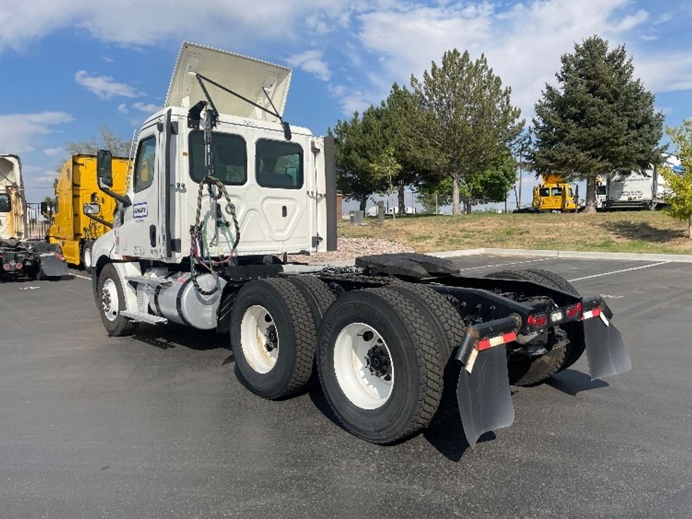 Day Cab Tractor-Heavy Duty Tractors-Freightliner-2021-T12664ST-Aurora-CO-304,797\n\t\tmiles-$ 87,750 - Image 5