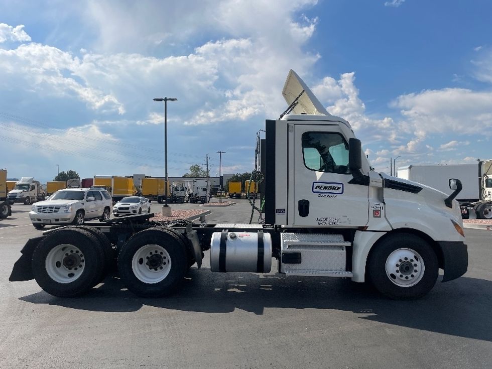 Day Cab Tractor-Heavy Duty Tractors-Freightliner-2021-T12664ST-Aurora-CO-304,797\n\t\tmiles-$ 87,750 - Image 8