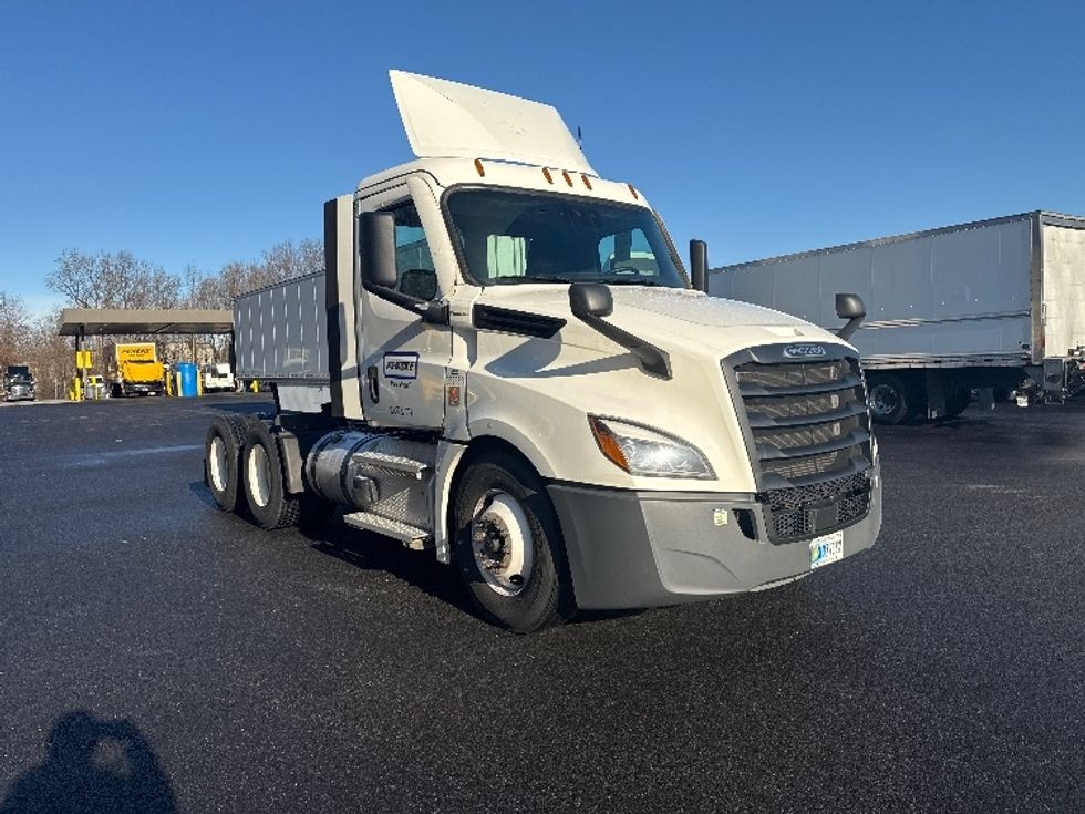 Day Cab Tractor-Heavy Duty Tractors-Freightliner-2021-T12664ST-Belcamp-MD-354,732\n\t\tmiles-$ 70,000 - Image 1