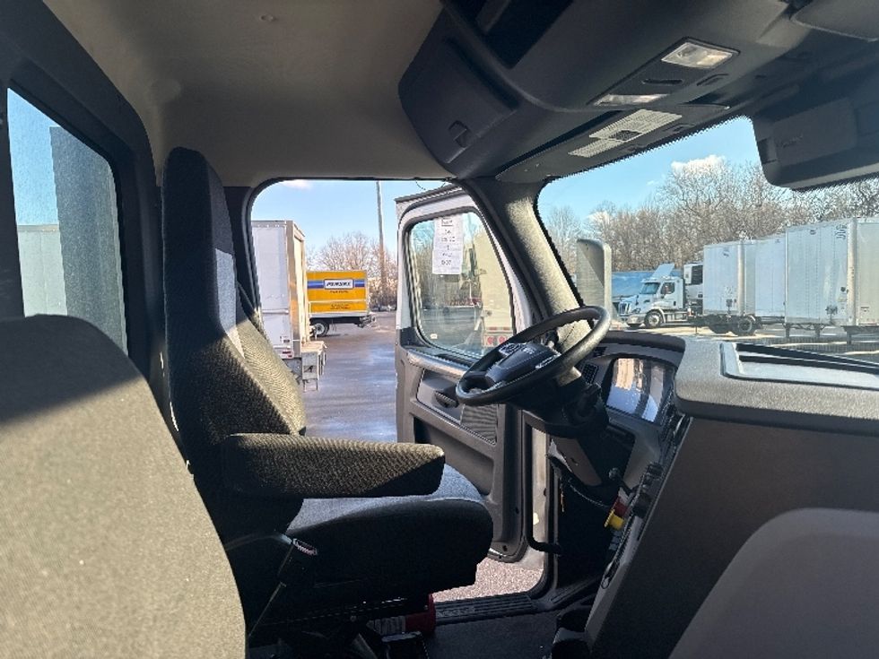 Day Cab Tractor-Heavy Duty Tractors-Freightliner-2021-T12664ST-Belcamp-MD-354,732\n\t\tmiles-$ 70,000 - Image 14