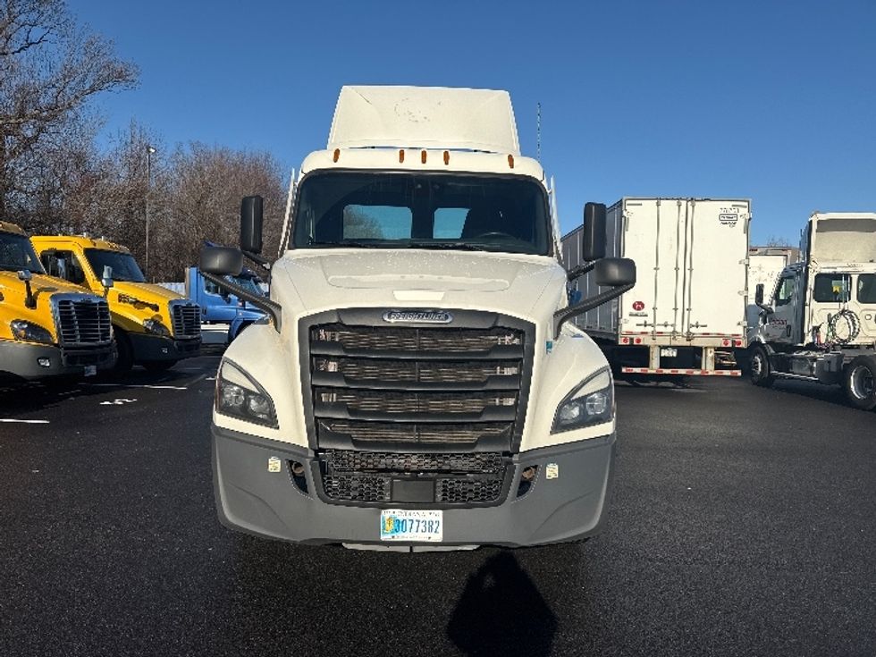 Day Cab Tractor-Heavy Duty Tractors-Freightliner-2021-T12664ST-Belcamp-MD-354,732\n\t\tmiles-$ 70,000 - Image 2