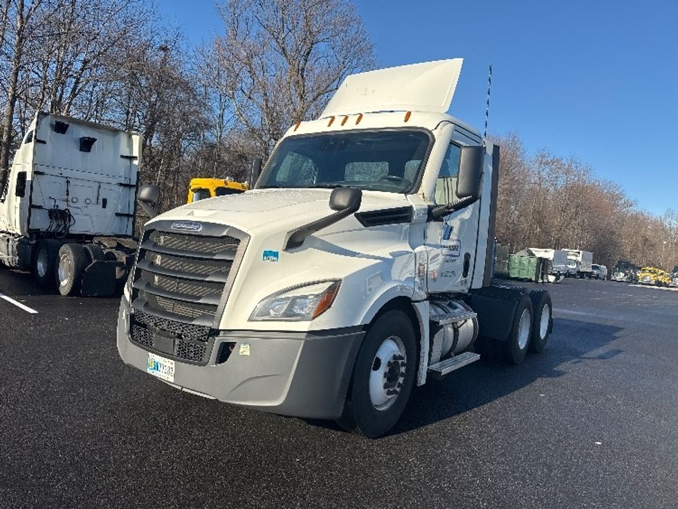 Day Cab Tractor-Heavy Duty Tractors-Freightliner-2021-T12664ST-Belcamp-MD-354,732\n\t\tmiles-$ 70,000 - Image 3