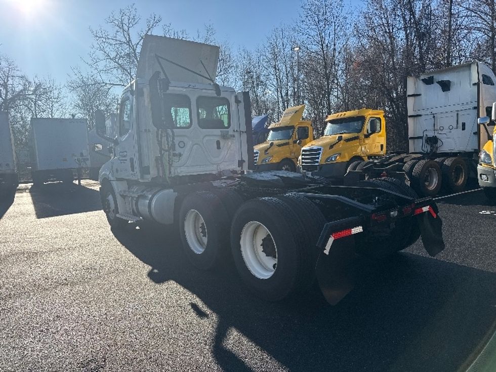 Day Cab Tractor-Heavy Duty Tractors-Freightliner-2021-T12664ST-Belcamp-MD-354,732\n\t\tmiles-$ 70,000 - Image 5