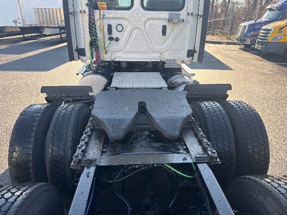 Day Cab Tractor-Heavy Duty Tractors-Freightliner-2021-T12664ST-Belcamp-MD-354,732\n\t\tmiles-$ 70,000 - Image 6