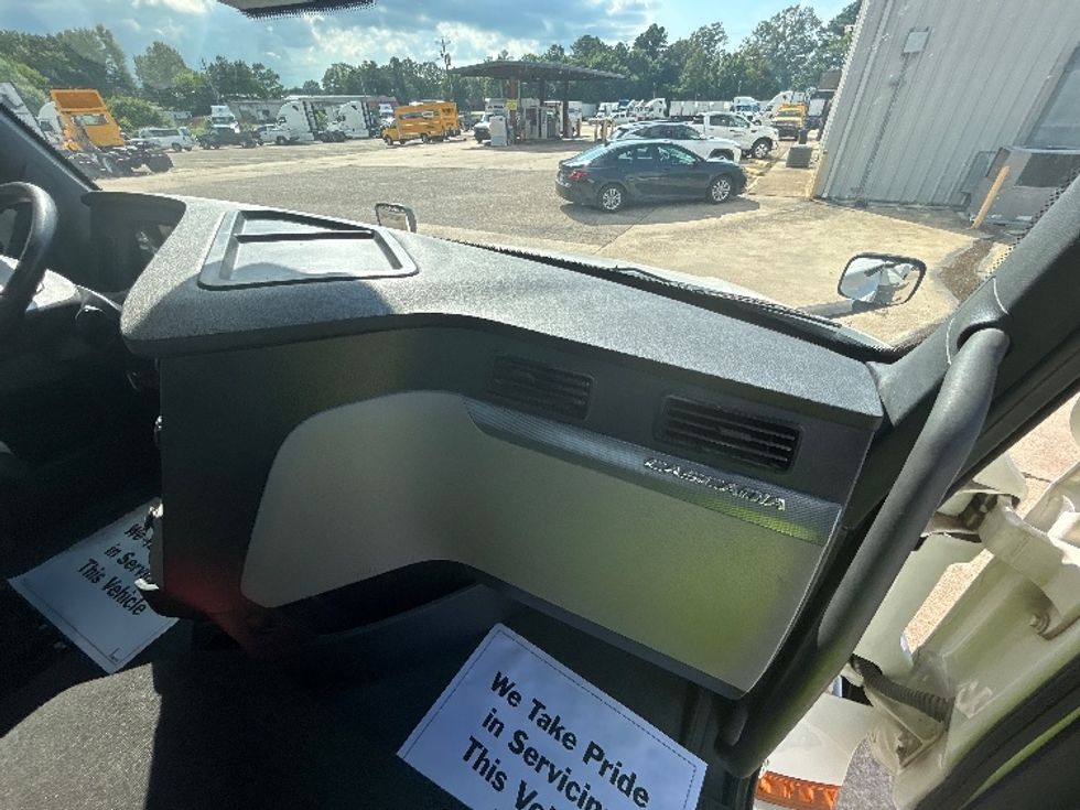 Day Cab Tractor-Heavy Duty Tractors-Freightliner-2021-T12664ST-Belden-MS-235,687\n\t\tmiles-$ 75,000 - Image 13