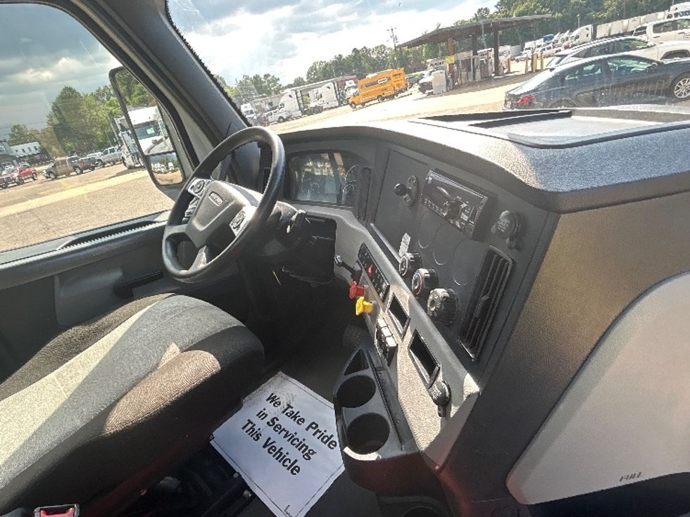 Day Cab Tractor-Heavy Duty Tractors-Freightliner-2021-T12664ST-Belden-MS-235,687\n\t\tmiles-$ 75,000 - Image 14