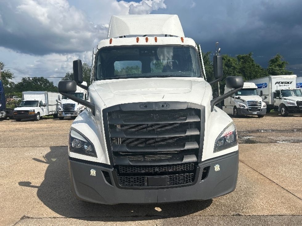 Day Cab Tractor-Heavy Duty Tractors-Freightliner-2021-T12664ST-Belden-MS-235,687\n\t\tmiles-$ 75,000 - Image 2