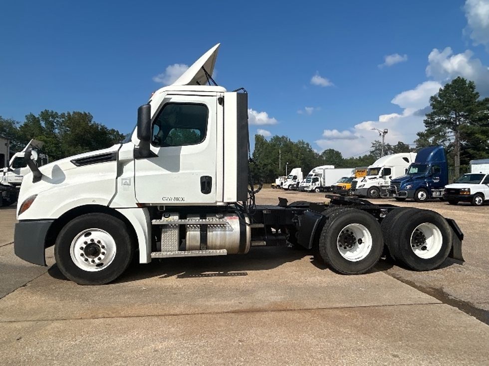 Day Cab Tractor-Heavy Duty Tractors-Freightliner-2021-T12664ST-Belden-MS-235,687\n\t\tmiles-$ 75,000 - Image 4