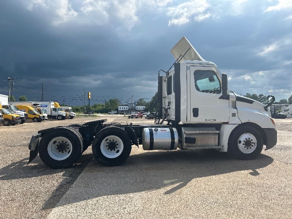 Day Cab Tractor-Heavy Duty Tractors-Freightliner-2021-T12664ST-Belden-MS-235,687\n\t\tmiles-$ 75,000 - Image 8