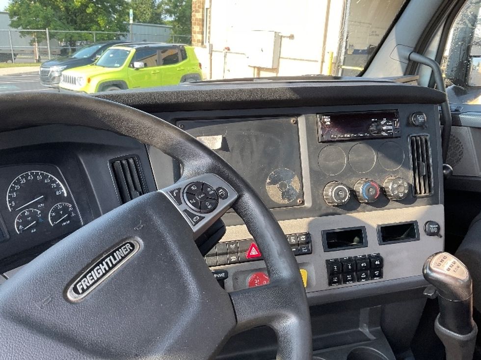 Day Cab Tractor-Heavy Duty Tractors-Freightliner-2021-T12664ST-Bethlehem-PA-285,693\n\t\tmiles-$ 54,000 - Image 10