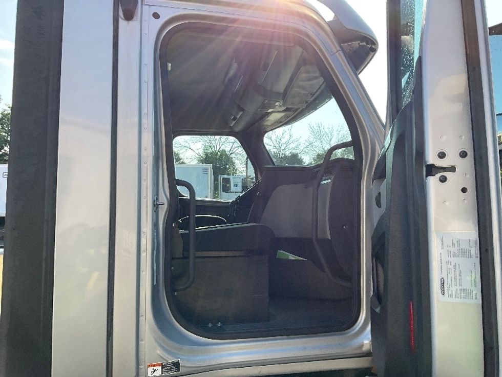 Day Cab Tractor-Heavy Duty Tractors-Freightliner-2021-T12664ST-Bethlehem-PA-285,693\n\t\tmiles-$ 54,000 - Image 12
