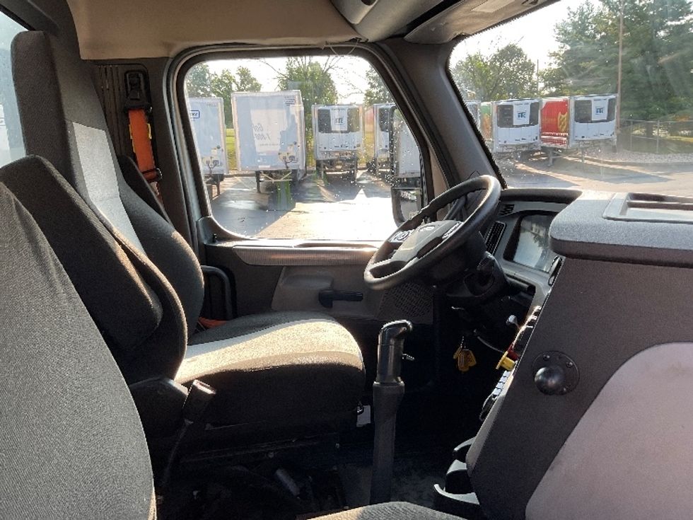 Day Cab Tractor-Heavy Duty Tractors-Freightliner-2021-T12664ST-Bethlehem-PA-285,693\n\t\tmiles-$ 54,000 - Image 14