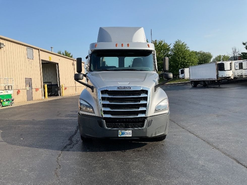 Day Cab Tractor-Heavy Duty Tractors-Freightliner-2021-T12664ST-Bethlehem-PA-285,693\n\t\tmiles-$ 54,000 - Image 2