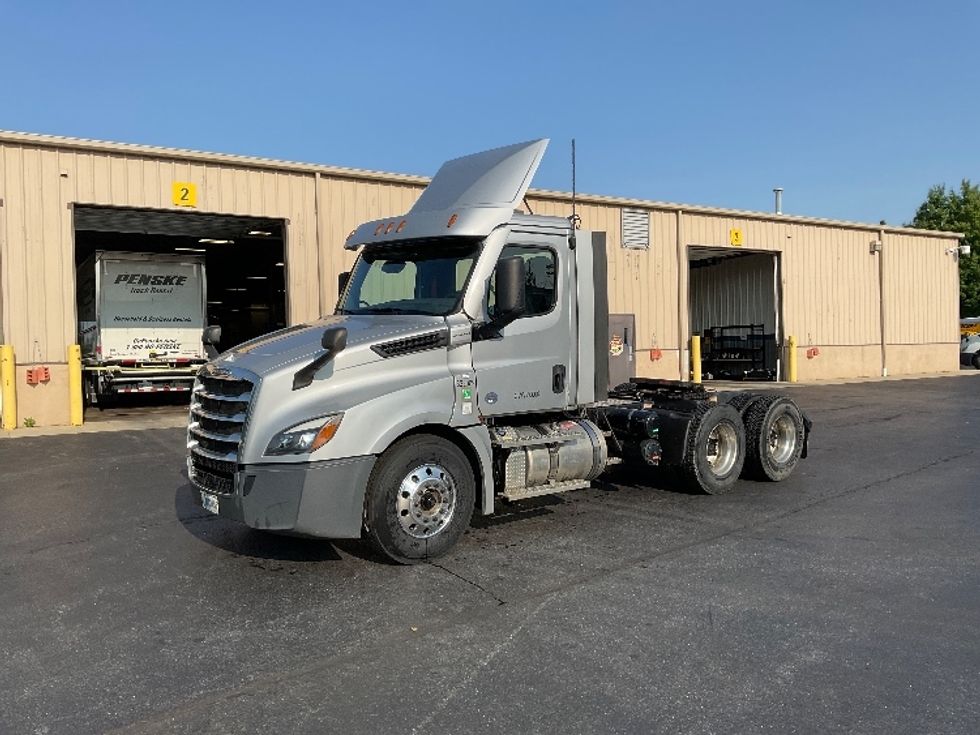 Day Cab Tractor-Heavy Duty Tractors-Freightliner-2021-T12664ST-Bethlehem-PA-285,693\n\t\tmiles-$ 54,000 - Image 3