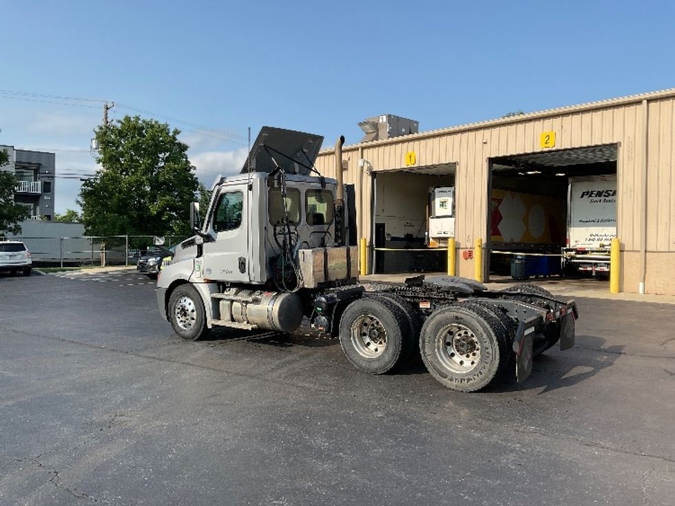 Day Cab Tractor-Heavy Duty Tractors-Freightliner-2021-T12664ST-Bethlehem-PA-285,693\n\t\tmiles-$ 54,000 - Image 5