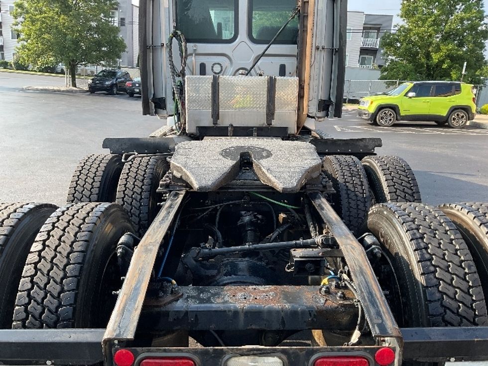 Day Cab Tractor-Heavy Duty Tractors-Freightliner-2021-T12664ST-Bethlehem-PA-285,693\n\t\tmiles-$ 54,000 - Image 6