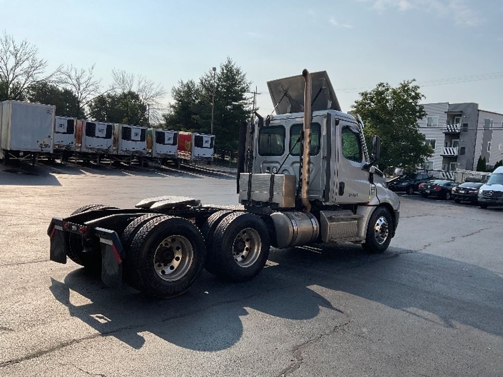 Day Cab Tractor-Heavy Duty Tractors-Freightliner-2021-T12664ST-Bethlehem-PA-285,693\n\t\tmiles-$ 54,000 - Image 7