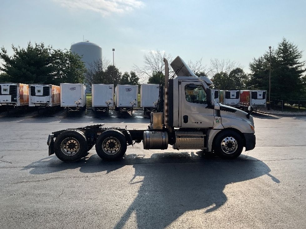 Day Cab Tractor-Heavy Duty Tractors-Freightliner-2021-T12664ST-Bethlehem-PA-285,693\n\t\tmiles-$ 54,000 - Image 8