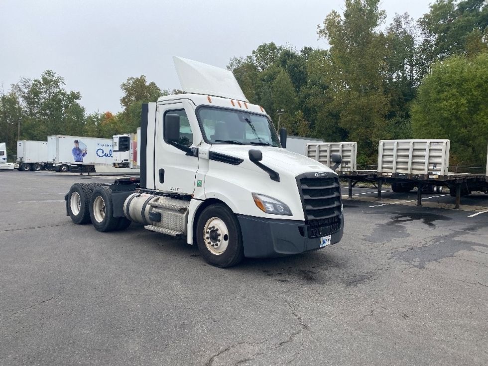 Day Cab Tractor-Heavy Duty Tractors-Freightliner-2021-T12664ST-Binghamton-NY-276,272\n\t\tmiles-$ 63,750 - Image 1