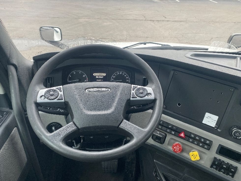 Day Cab Tractor-Heavy Duty Tractors-Freightliner-2021-T12664ST-Binghamton-NY-276,272\n\t\tmiles-$ 63,750 - Image 11
