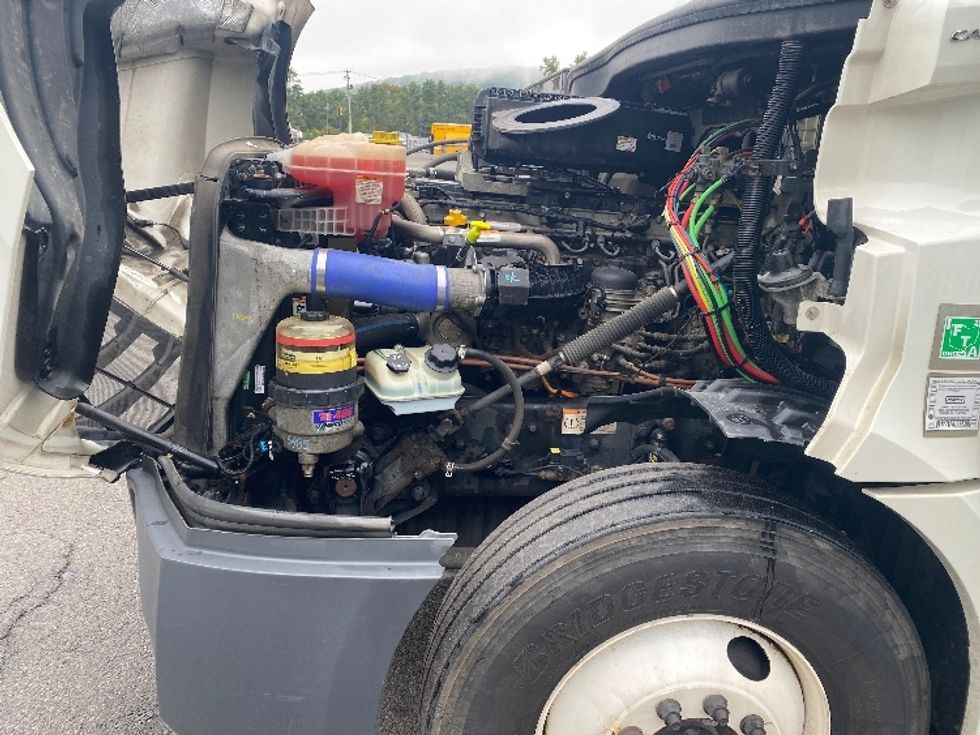 Day Cab Tractor-Heavy Duty Tractors-Freightliner-2021-T12664ST-Binghamton-NY-276,272\n\t\tmiles-$ 63,750 - Image 16