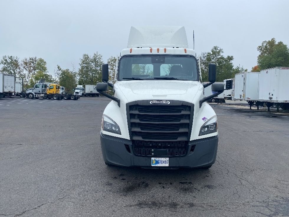 Day Cab Tractor-Heavy Duty Tractors-Freightliner-2021-T12664ST-Binghamton-NY-276,272\n\t\tmiles-$ 63,750 - Image 2