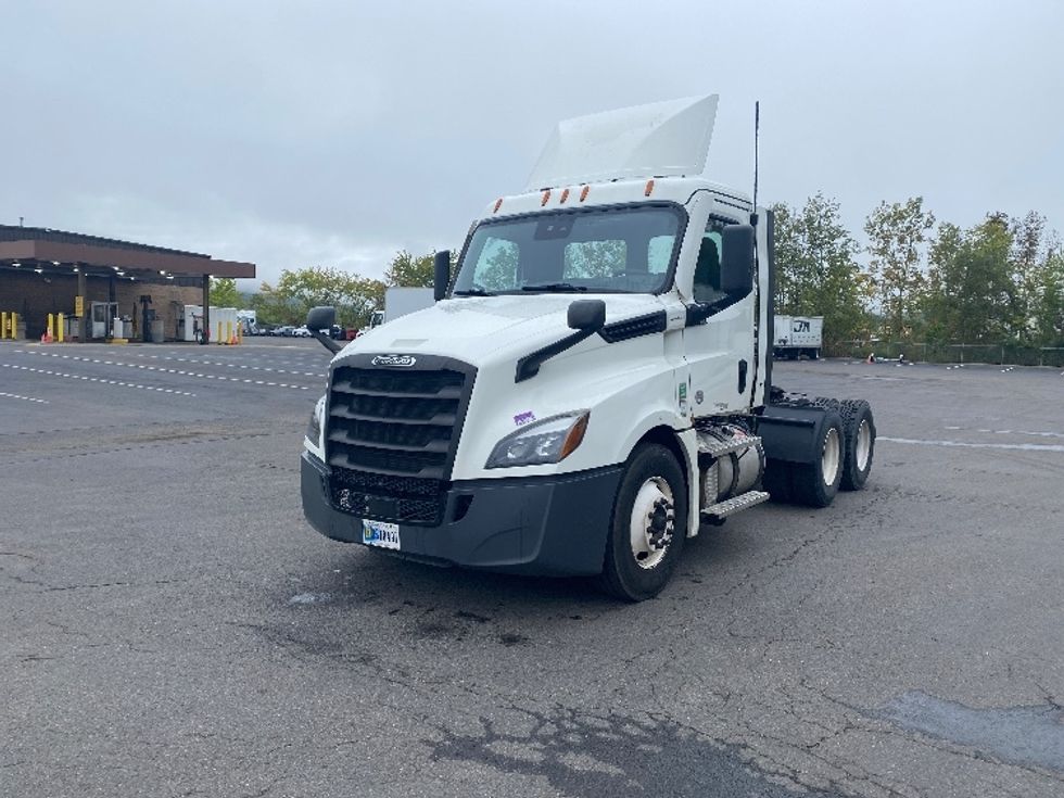 Day Cab Tractor-Heavy Duty Tractors-Freightliner-2021-T12664ST-Binghamton-NY-276,272\n\t\tmiles-$ 63,750 - Image 3