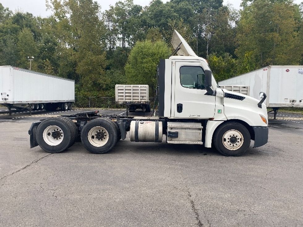 Day Cab Tractor-Heavy Duty Tractors-Freightliner-2021-T12664ST-Binghamton-NY-276,272\n\t\tmiles-$ 63,750 - Image 8