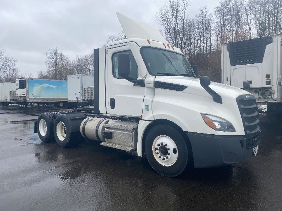 Day Cab Tractor-Heavy Duty Tractors-Freightliner-2021-T12664ST-Binghamton-NY-320,220\n\t\tmiles-$ 53,250 - Image 1