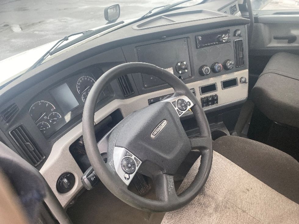 Day Cab Tractor-Heavy Duty Tractors-Freightliner-2021-T12664ST-Binghamton-NY-320,220\n\t\tmiles-$ 53,250 - Image 10
