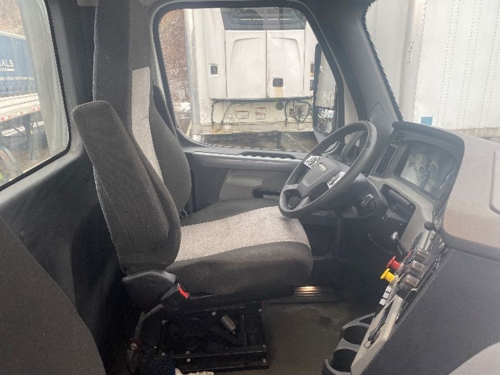 Day Cab Tractor-Heavy Duty Tractors-Freightliner-2021-T12664ST-Binghamton-NY-320,220\n\t\tmiles-$ 53,250 - Image 14