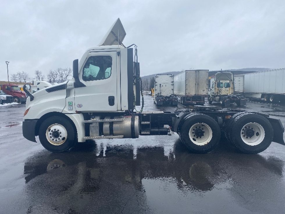Day Cab Tractor-Heavy Duty Tractors-Freightliner-2021-T12664ST-Binghamton-NY-320,220\n\t\tmiles-$ 53,250 - Image 4