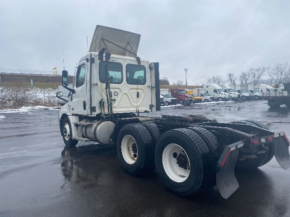 Day Cab Tractor-Heavy Duty Tractors-Freightliner-2021-T12664ST-Binghamton-NY-320,220\n\t\tmiles-$ 53,250 - Image 5