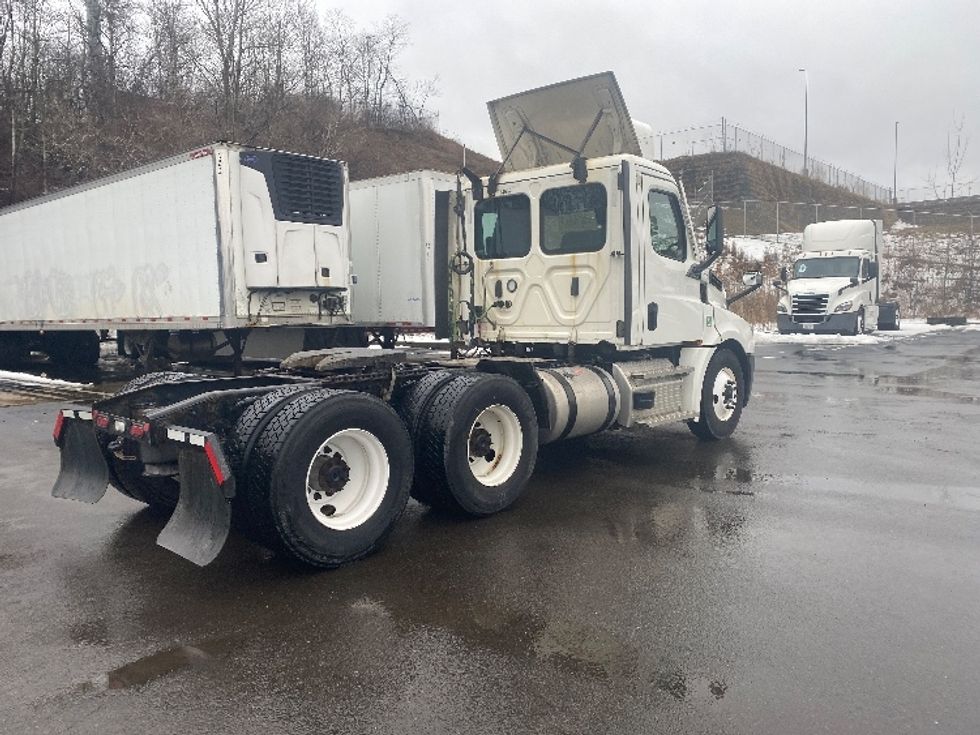 Day Cab Tractor-Heavy Duty Tractors-Freightliner-2021-T12664ST-Binghamton-NY-320,220\n\t\tmiles-$ 53,250 - Image 7
