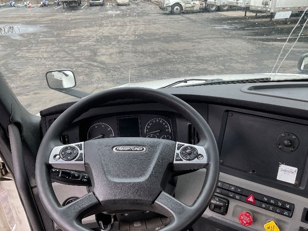 Day Cab Tractor-Heavy Duty Tractors-Freightliner-2021-T12664ST-Binghamton-NY-381,156\n\t\tmiles-$ 50,250 - Image 11