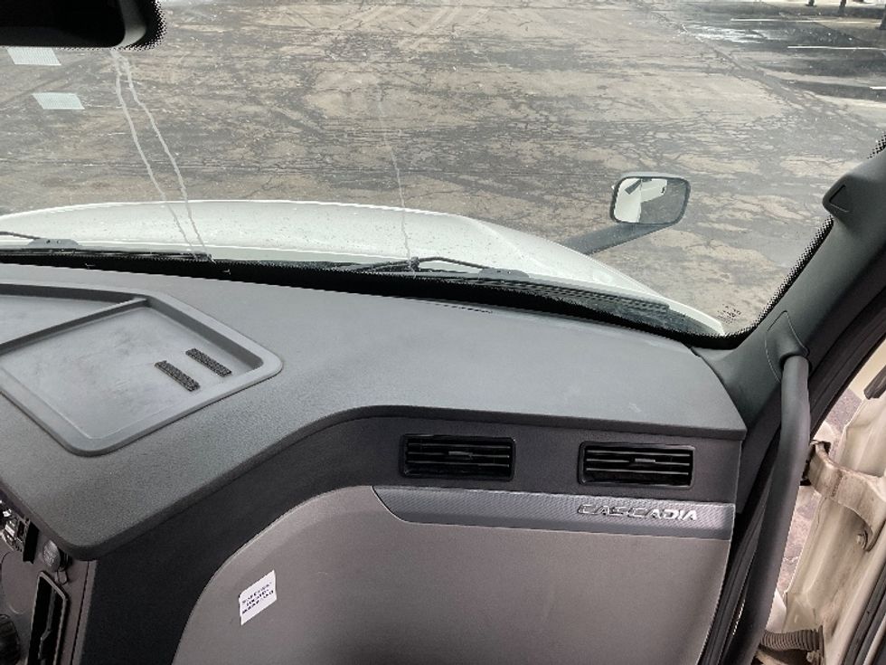 Day Cab Tractor-Heavy Duty Tractors-Freightliner-2021-T12664ST-Binghamton-NY-381,156\n\t\tmiles-$ 50,250 - Image 13