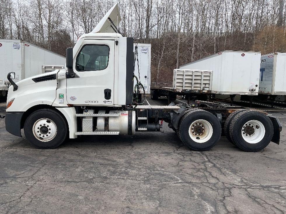 Day Cab Tractor-Heavy Duty Tractors-Freightliner-2021-T12664ST-Binghamton-NY-381,156\n\t\tmiles-$ 50,250 - Image 4
