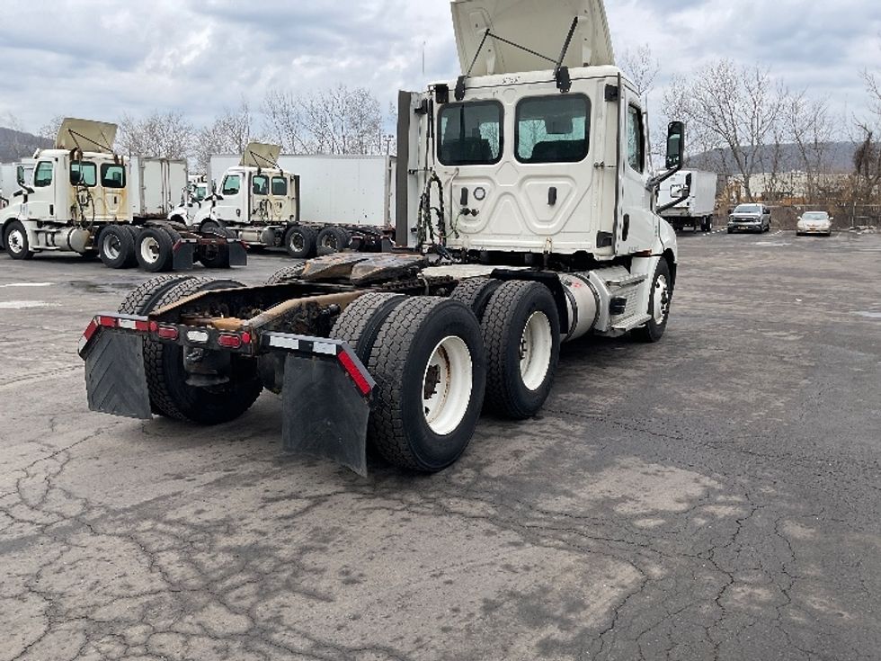 Day Cab Tractor-Heavy Duty Tractors-Freightliner-2021-T12664ST-Binghamton-NY-381,156\n\t\tmiles-$ 50,250 - Image 7