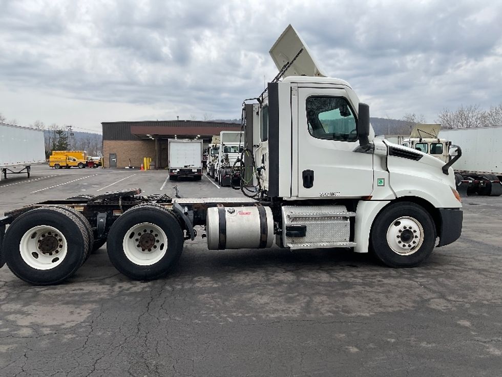 Day Cab Tractor-Heavy Duty Tractors-Freightliner-2021-T12664ST-Binghamton-NY-381,156\n\t\tmiles-$ 50,250 - Image 8
